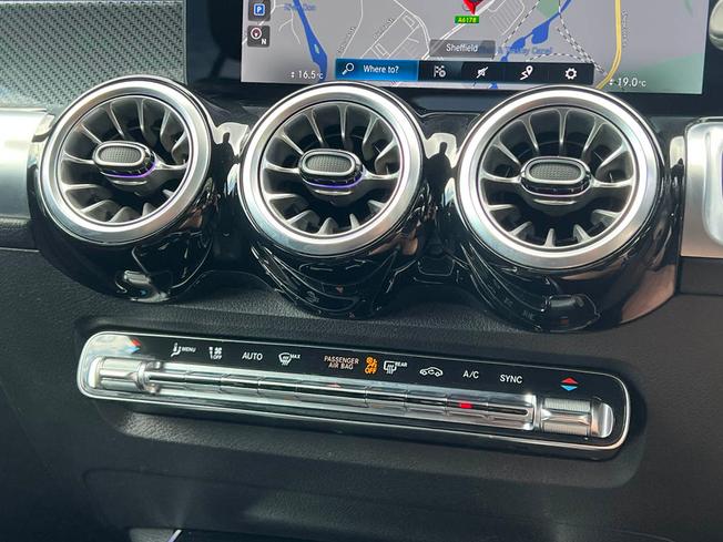 MERCEDES-BENZ GLB Photo 38