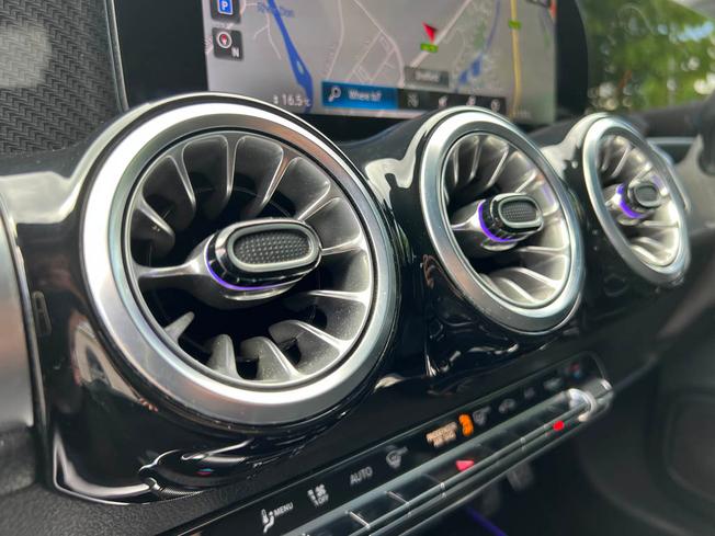 MERCEDES-BENZ GLB Photo 44