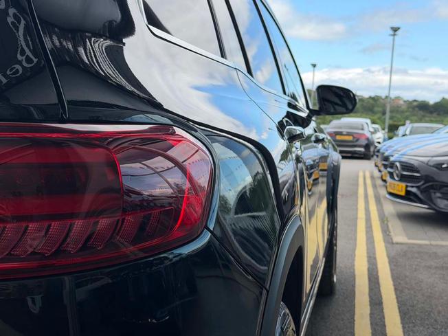 MERCEDES-BENZ Glb Photo 17