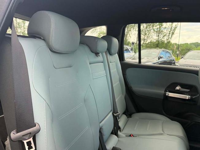 MERCEDES-BENZ Glb Photo 8