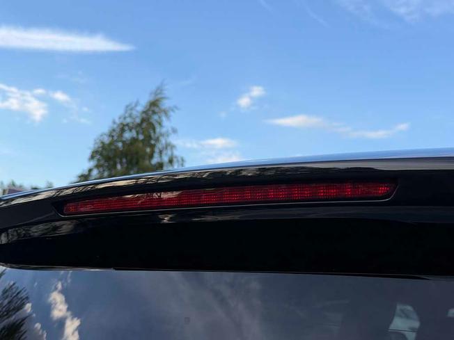MERCEDES-BENZ GLB Photo 16