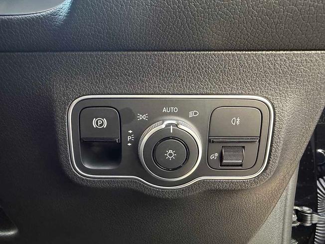 MERCEDES-BENZ GLB Photo 26