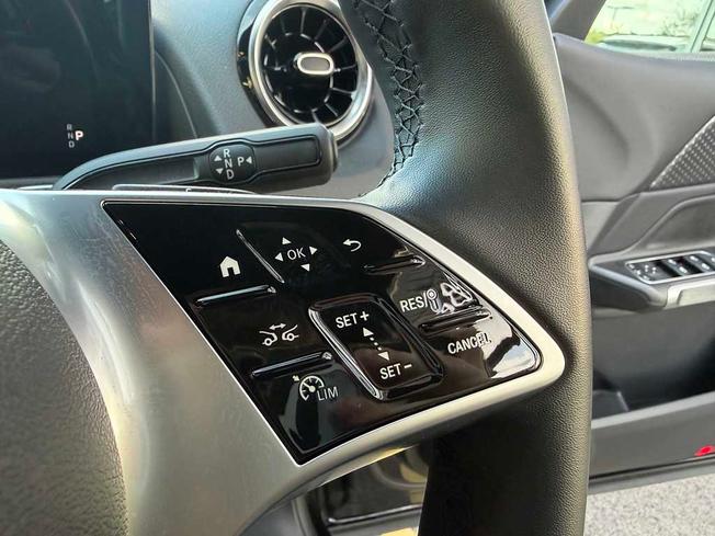 MERCEDES-BENZ GLB Photo 28