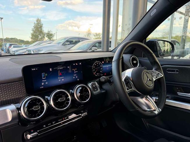 MERCEDES-BENZ GLB Photo 3