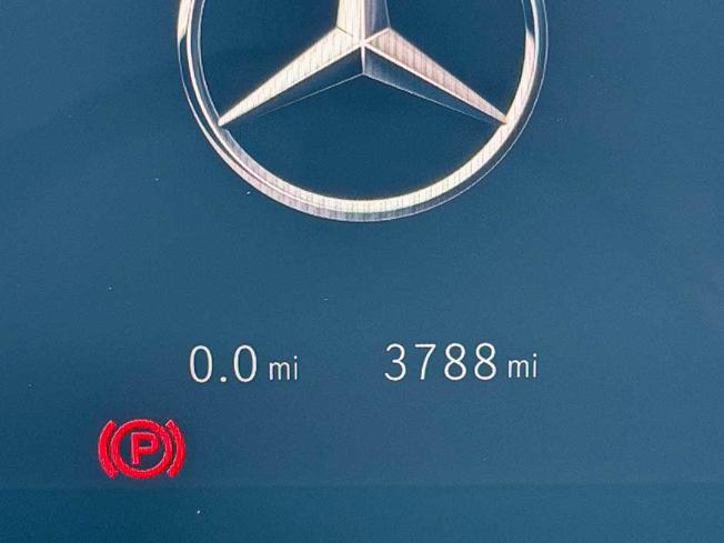 MERCEDES-BENZ GLB Photo 32