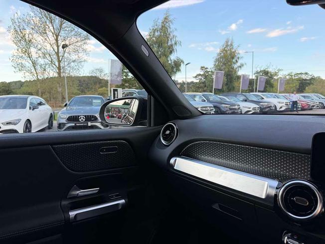 MERCEDES-BENZ GLB Photo 33