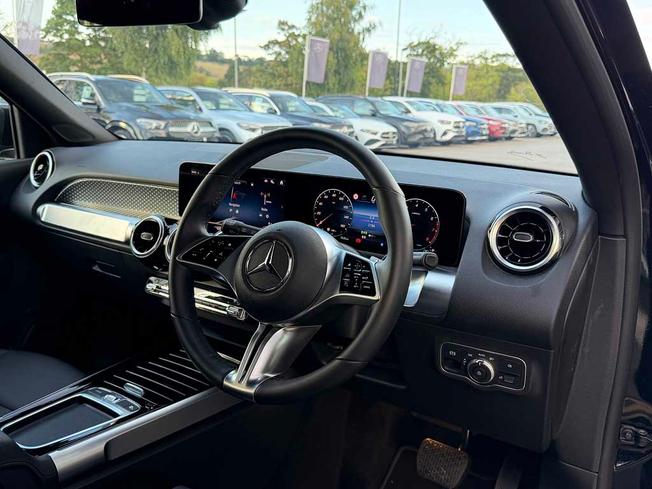 MERCEDES-BENZ GLB Photo 38