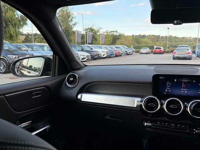 MERCEDES-BENZ GLB Photo 42
