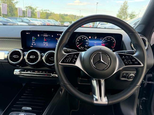 MERCEDES-BENZ GLB Photo 5