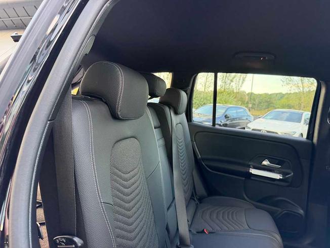 MERCEDES-BENZ GLB Photo 8