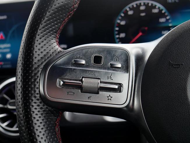 MERCEDES-BENZ GLB Photo 12