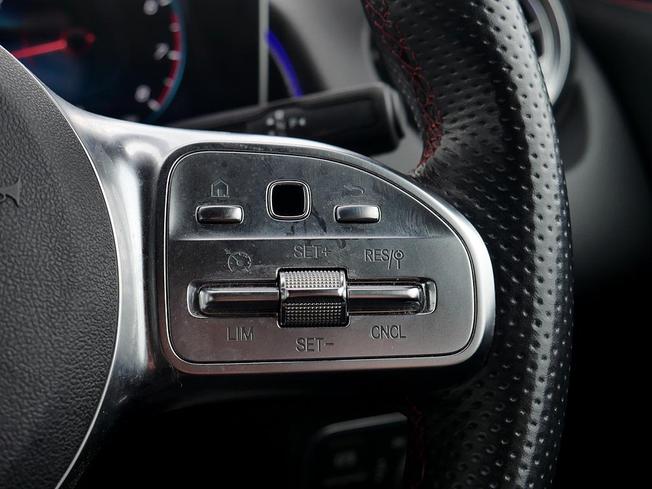 MERCEDES-BENZ GLB Photo 13