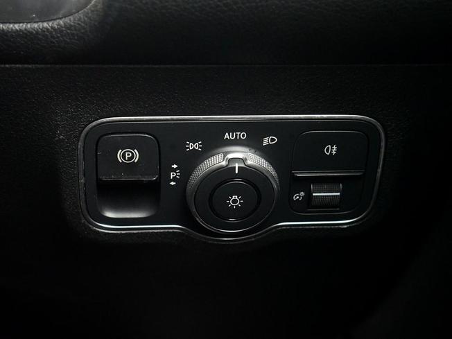 MERCEDES-BENZ GLB Photo 15