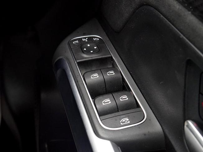 MERCEDES-BENZ GLB Photo 16