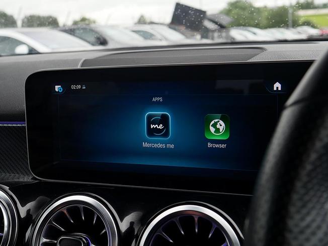 MERCEDES-BENZ GLB Photo 24