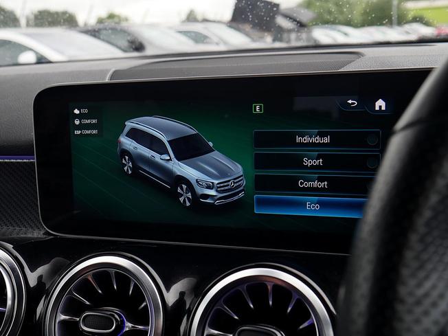 MERCEDES-BENZ GLB Photo 25