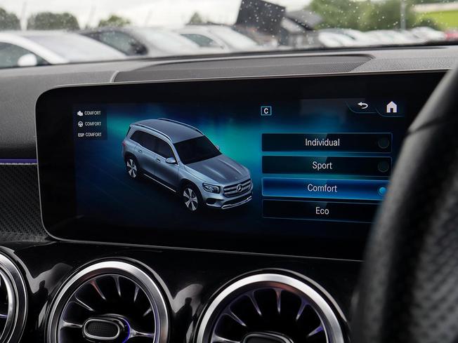 MERCEDES-BENZ GLB Photo 26