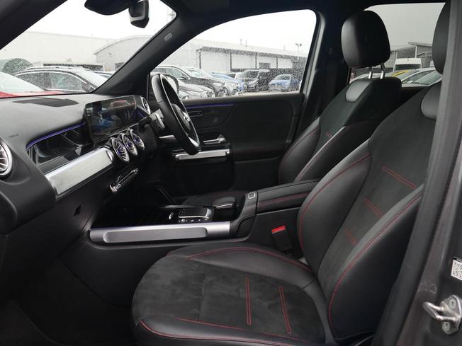 MERCEDES-BENZ GLB Photo 3