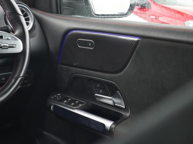 MERCEDES-BENZ GLB Photo 41