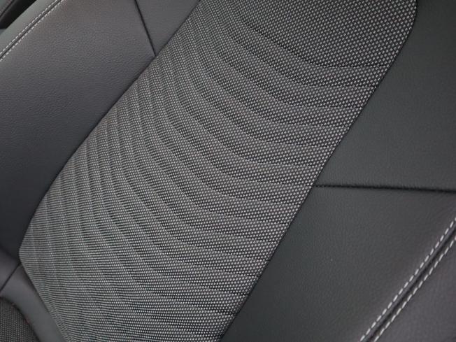 MERCEDES-BENZ GLB Photo 19