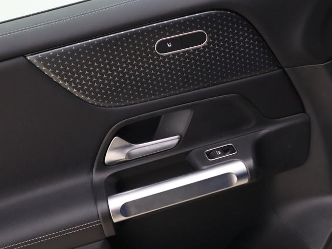 MERCEDES-BENZ GLB Photo 20