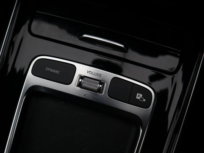 MERCEDES-BENZ GLB Photo 21