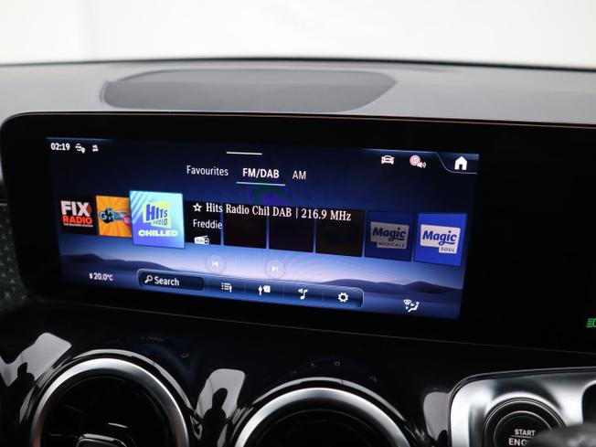 MERCEDES-BENZ GLB Photo 24
