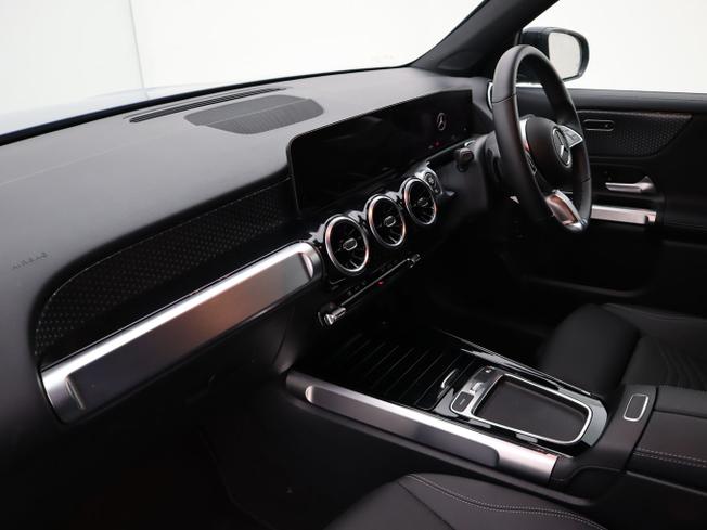 MERCEDES-BENZ GLB Photo 3