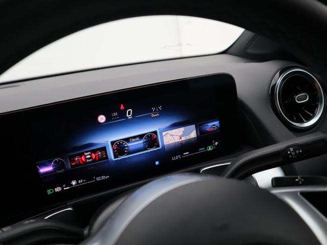 MERCEDES-BENZ GLB Photo 31