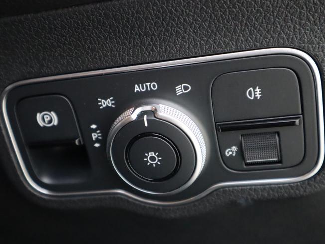 MERCEDES-BENZ GLB Photo 35
