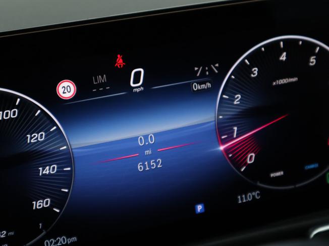 MERCEDES-BENZ GLB Photo 4