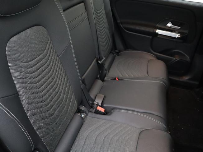 MERCEDES-BENZ GLB Photo 8