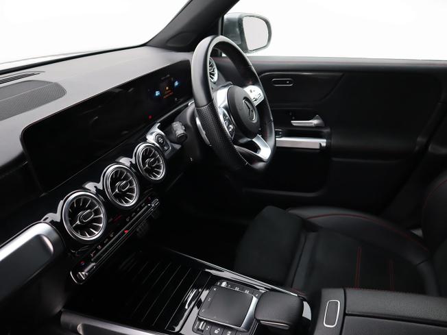 MERCEDES-BENZ GLB Photo 16