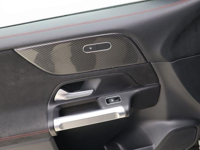 MERCEDES-BENZ GLB Photo 20