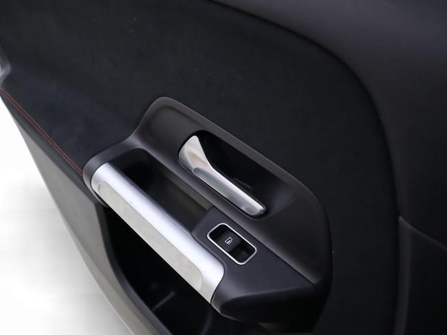 MERCEDES-BENZ GLB Photo 22