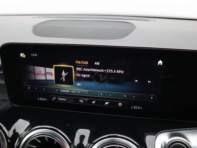 MERCEDES-BENZ GLB Photo 26