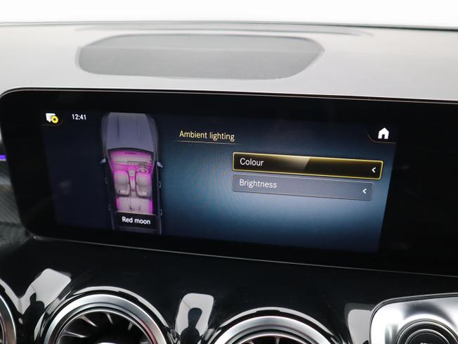 MERCEDES-BENZ GLB Photo 28