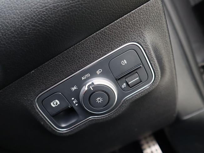 MERCEDES-BENZ GLB Photo 34