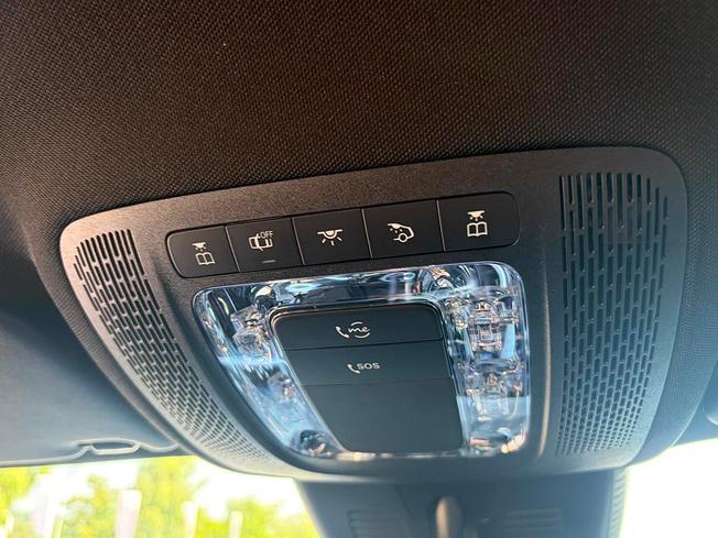 MERCEDES-BENZ GLB Photo 12