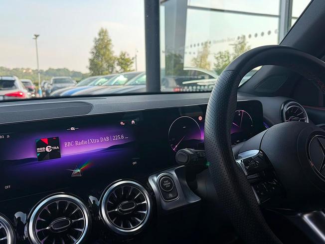 MERCEDES-BENZ GLB Photo 15