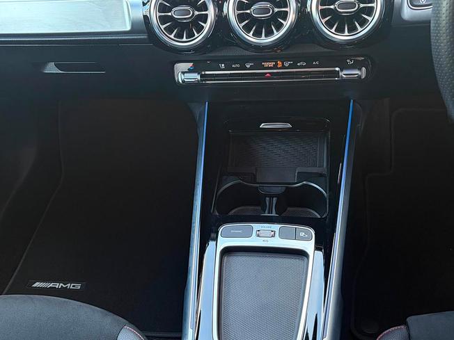 MERCEDES-BENZ GLB Photo 19