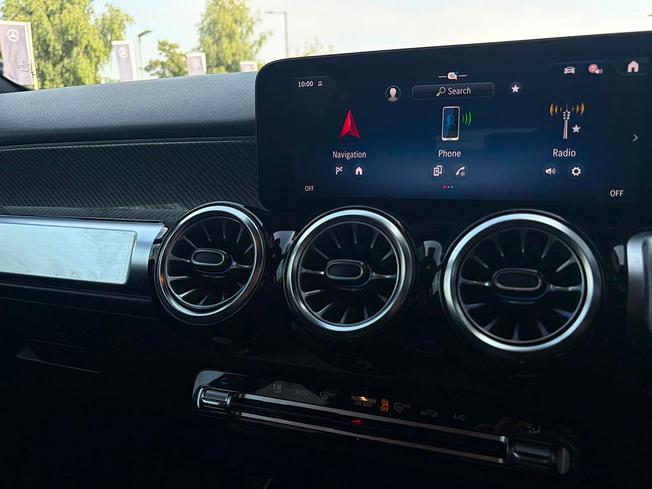 MERCEDES-BENZ GLB Photo 22