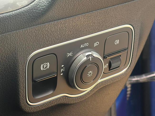 MERCEDES-BENZ GLB Photo 29