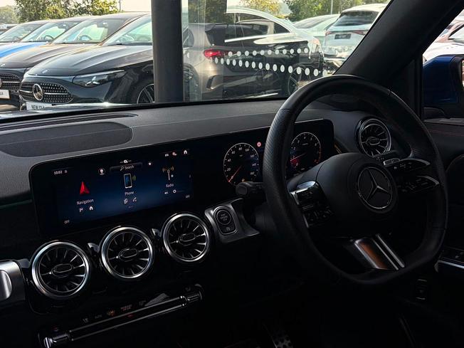 MERCEDES-BENZ GLB Photo 3
