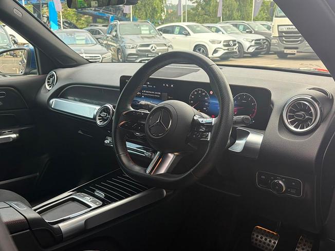 MERCEDES-BENZ GLB Photo 32