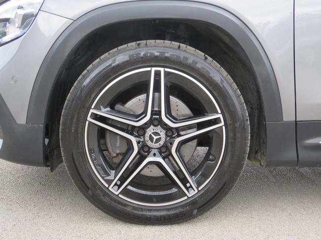MERCEDES-BENZ GLB Photo 13