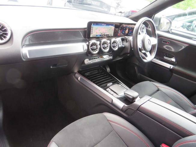 MERCEDES-BENZ GLB Photo 16