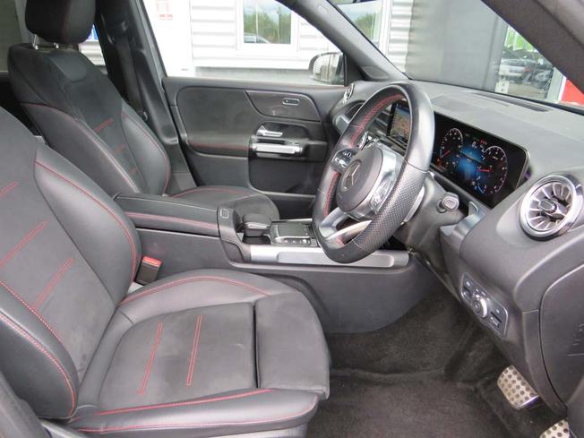 MERCEDES-BENZ GLB Photo 26