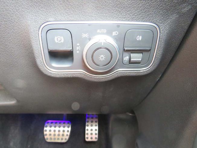 MERCEDES-BENZ GLB Photo 29