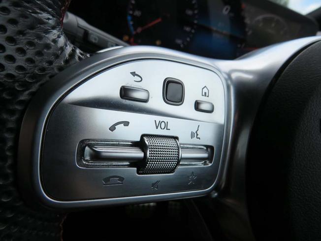 MERCEDES-BENZ GLB Photo 30